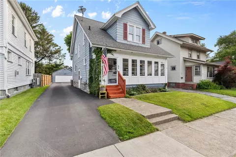 24 Spencer Rd, Irondequoit, NY 14609 photo 2