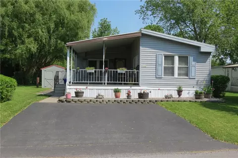 205 Crabapple Dr, Canandaigua, NY 14424