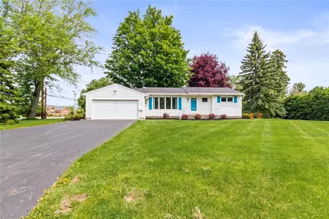 828 Jaclyn Ln, Webster, NY 14580