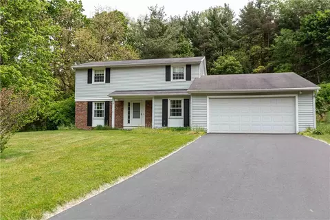79 Old Post Rd, Perinton, NY 14450