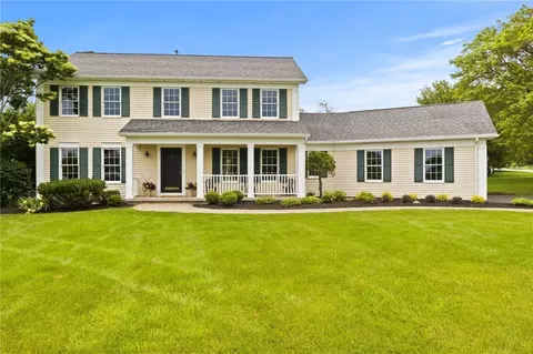 23 Wren Field Ln, Pittsford, NY 14534