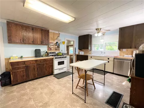Kitchen - 1663 Bingham Rd, Cyclone, PA 16726 photo 4 of 5