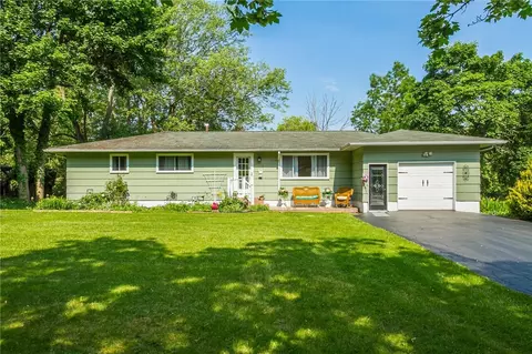 115 Bradford Rd, Pittsford, NY 14534