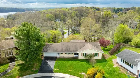 23 Eagle Rock Dr, Irondequoit, NY 14609 photo 4