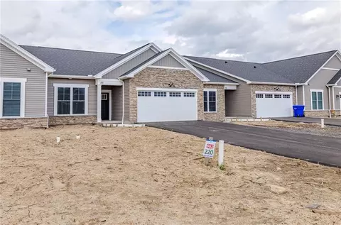 56 Cedarway Cir, Webster, NY 14580