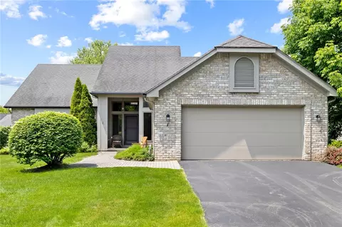 1 Tiffany Ct, Pittsford, NY 14534