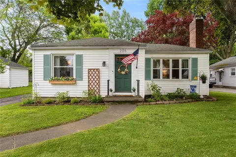 205 Dake Ave, Irondequoit, NY 14617