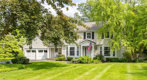 14 Creekside Ln, Rochester, NY 14618
