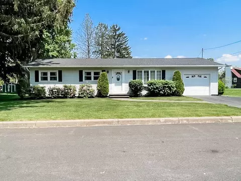 5 W Edgewater Dr, Fulton, NY 13069