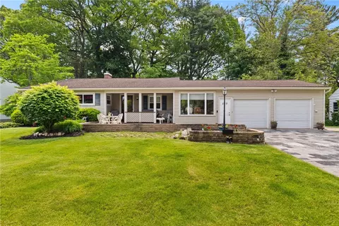 529 Backus Rd, Webster, NY 14580