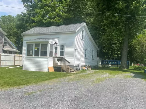 6 Taylor Ave, Waterloo, NY 13165