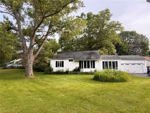 54 Seneca St, Webster, NY 14580