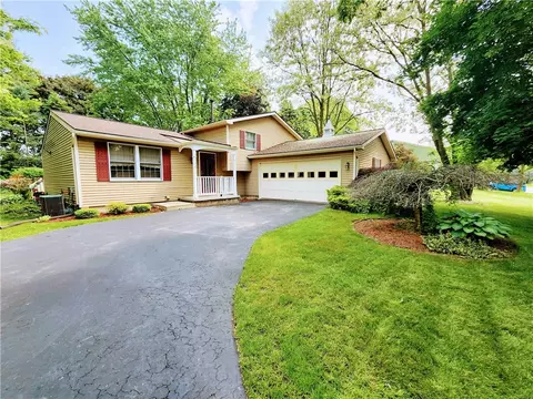 508 Countess Dr, West Henrietta, NY 14586