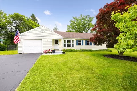 28 Little Brook Dr, Perinton, NY 14534