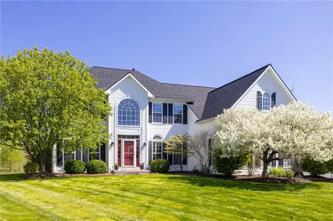 10 Leeds Cir, Pittsford, NY 14534