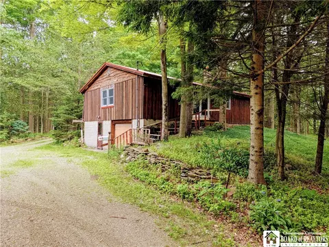 8747 Fredonia Stockton Rd, Pomfret, NY 14063