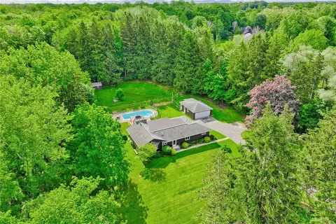 454 Whiting Rd, Webster, NY 14580