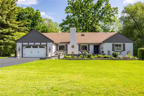 654 Lake Shore Blvd, Irondequoit, NY 14617
