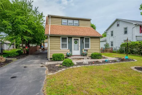 104 Keating Dr, Irondequoit, NY 14622 photo 2