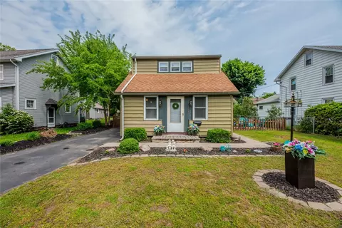 104 Keating Dr, Irondequoit, NY 14622