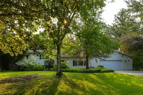 4334 Clover St, Honeoye Falls, NY 14472