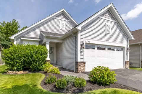 1250 Clear Pond Ln, Webster, NY 14580