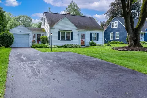 318 Eaglehead Rd, Perinton, NY 14445