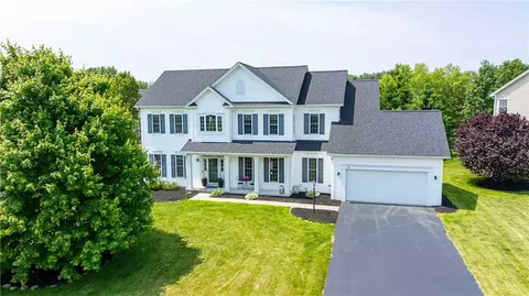 16 Hepburn Ln, Pittsford, NY 14534