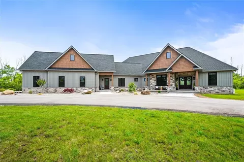296 Dean Rd, Parma, NY 14559
