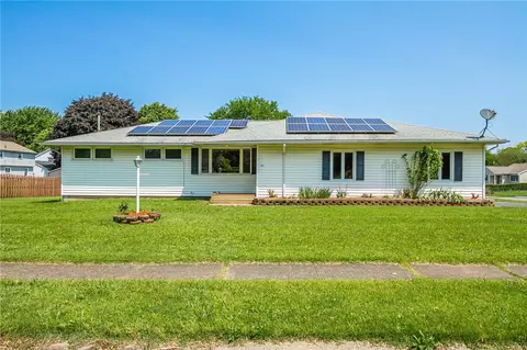 65 Meyerhill Cir E, Irondequoit, NY 14617