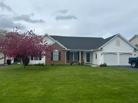 783 Whistlers Cove Ln, Greece, NY 14612