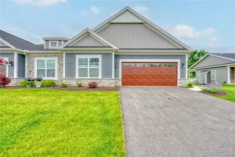 1391 Creeks Edge Dr, Webster, NY 14580