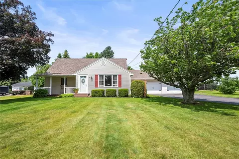 38 Tobin Rd, Henrietta, NY 14467