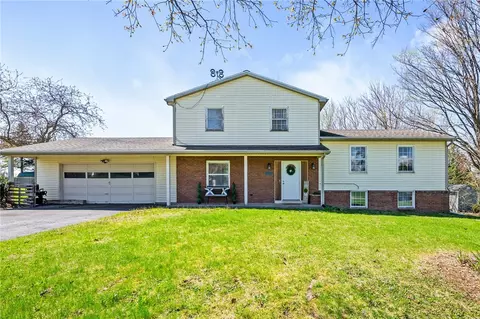 2 Clearview Dr, Phelps, NY 14532