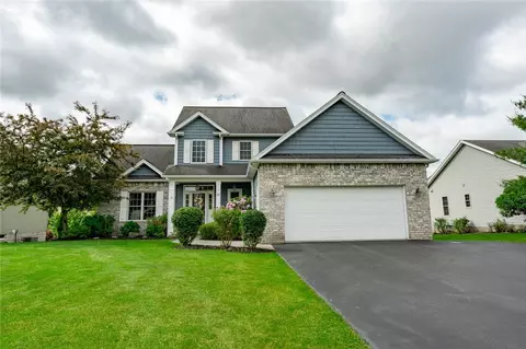 37 Peaceful Harbor Ln, Webster, NY 14580