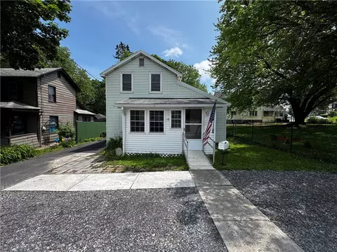 84 Grant Ave, Auburn, NY 13021