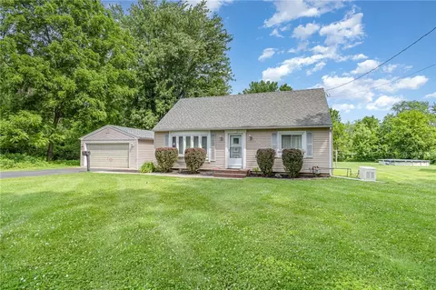 2622 Nichols St, Ogden, NY 14559