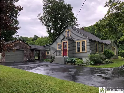 2898 Whitaker Rd, Fredonia, NY 14063