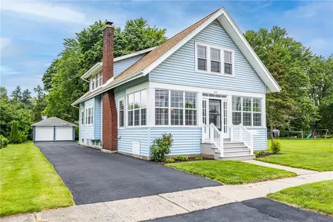 342 W Oak Orchard St, Shelby, NY 14103