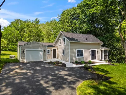 38 Richs Dugway Rd, Rochester, NY 14625
