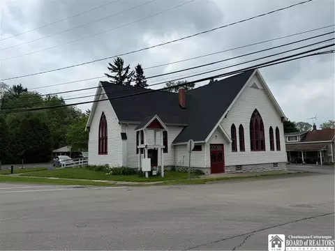 13 Church St, Delevan, NY 14042