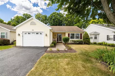 121 Freedom Pond Ln, Chili, NY 14514
