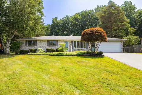 72 Woodsmoke Ln, Greece, NY 14612