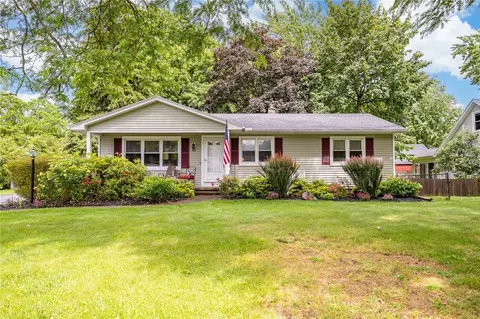 48 Idlewood Dr, Sweden, NY 14420