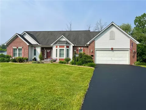 41 W Garden Dr, Gates, NY 14606