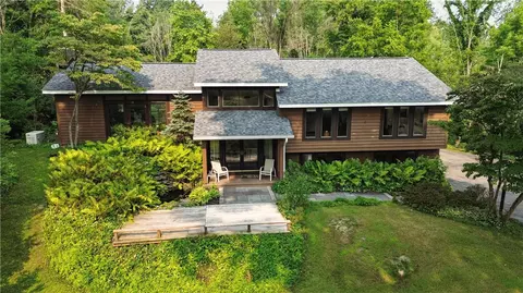 1324 New Seabury Ln, Victor, NY 14564