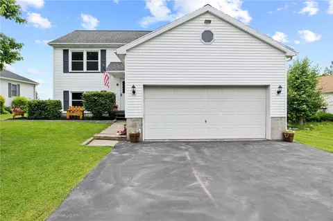 8 Meadow Dr, Livonia, NY 14487
