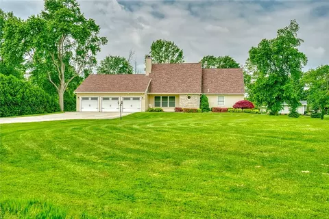 3 Dean Rd, Parma, NY 14559
