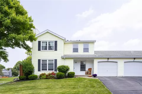 29 Rockhurst Dr, Penfield, NY 14526