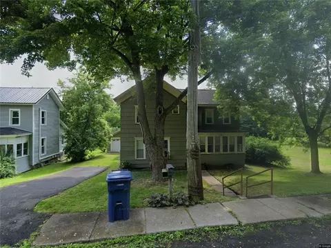 165 Geneva St, Lyons, NY 14489